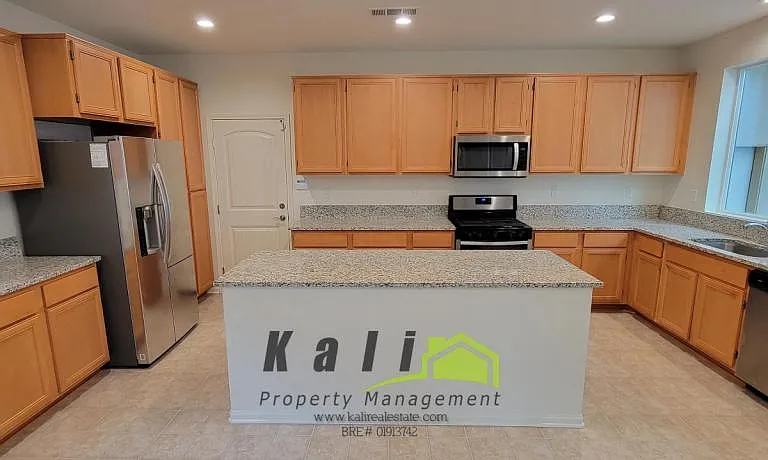 1333 Pershing Rd — Photo 3