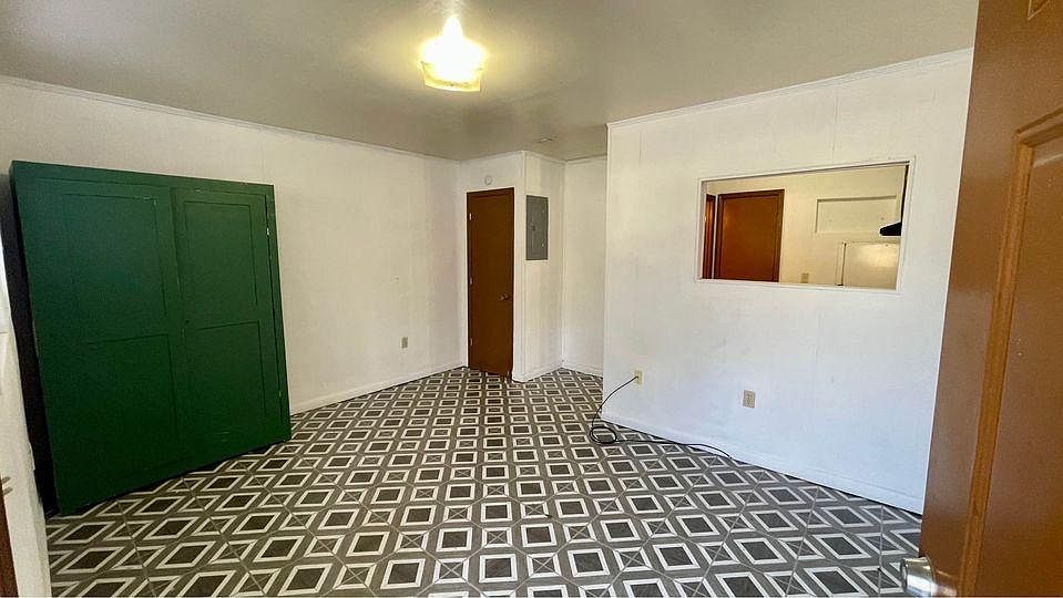 1st image of 401 Malibu Dr #401