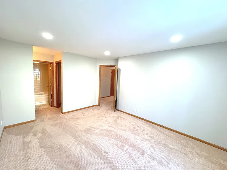 2516 Live Oak Ln — Photo 3