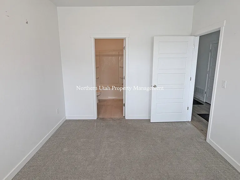 313 W 25 N — Photo 12