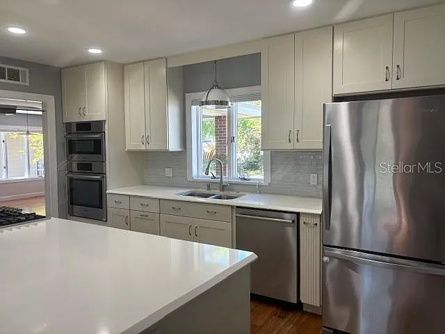 559 Chicago Ave — Photo 13