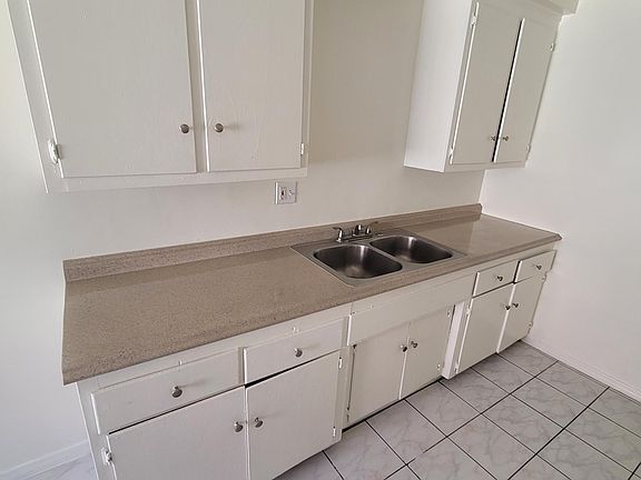 2nd image of 1224 W 107th St APT 9