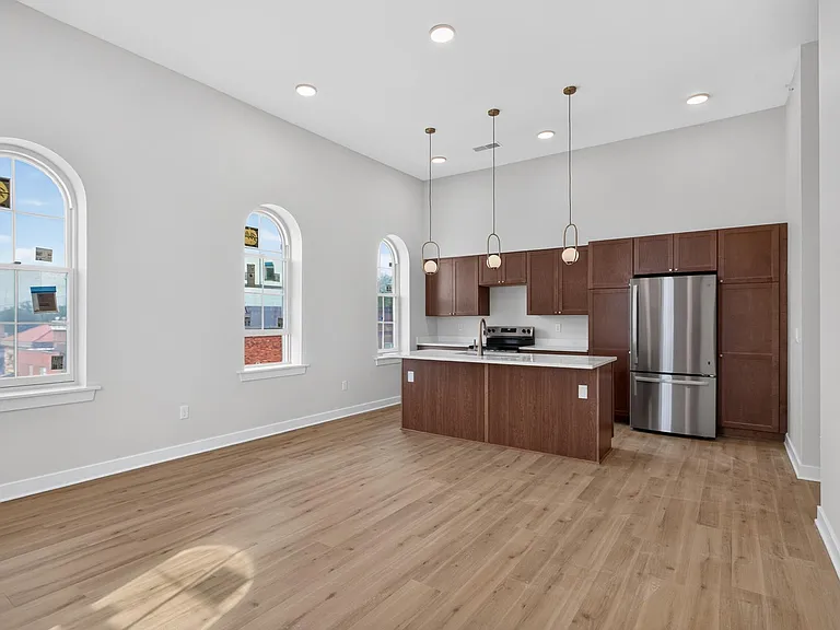 101 Monroe St #5 — Photo 2