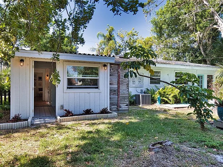 650 Edwards St — Photo 53