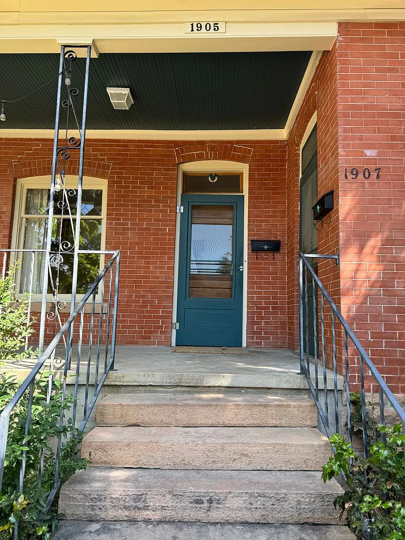 Sunny Whittier Neighborhood 1Bd+ in Victorian Triplex Near Pearl Street — Photo 2