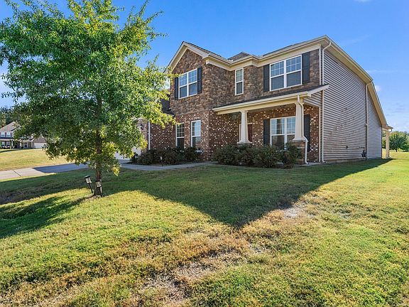 2nd image of 83 Drakes Dr