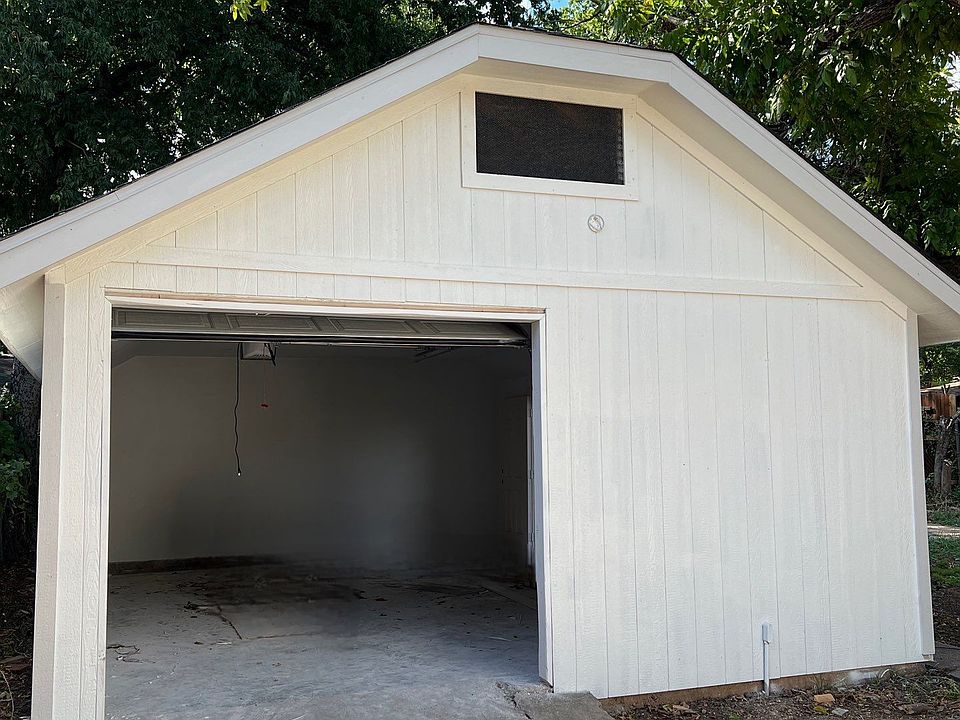2nd image of 723 Cumberland St
