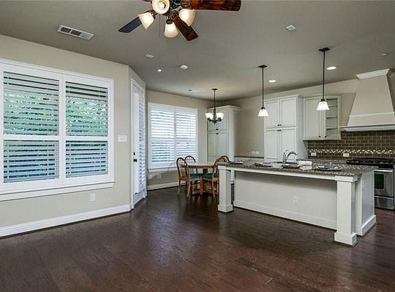3rd image of 1623 Brook Grove Dr