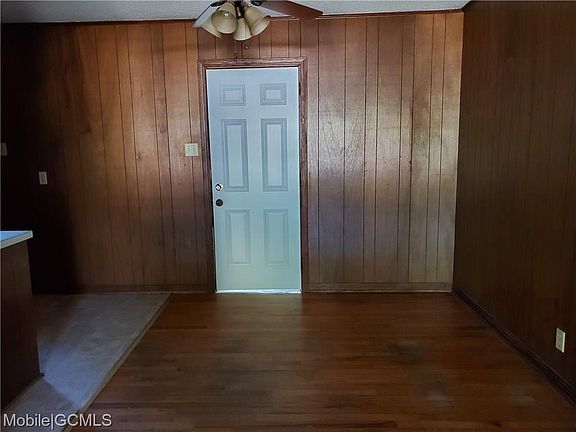 3rd image of 10610 Mildred Ave