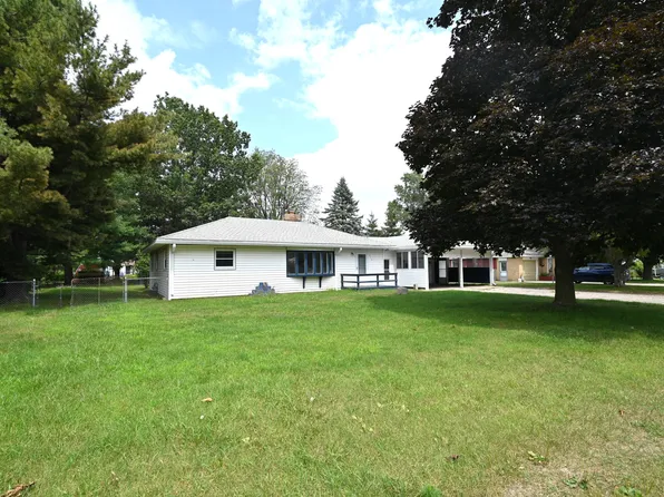 312 Huron St, Houghton Lake, MI 48629