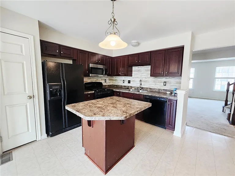 1073 Sparrow Way — Photo 7