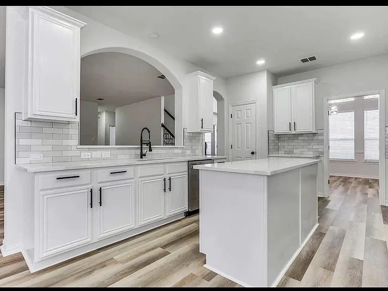 Kitchen, 15' x 12'