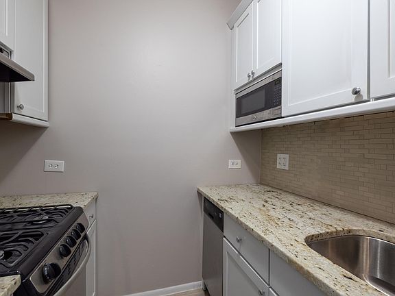 5th image of 828 W Lill Ave APT 2