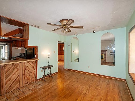 2nd image of 9609 N Elmer St