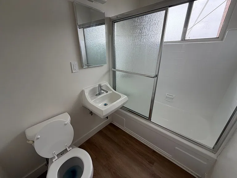 6900 California Ave — Photo 4