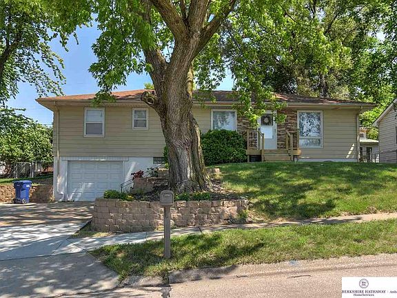 3rd image of 1305 Pelton Ave