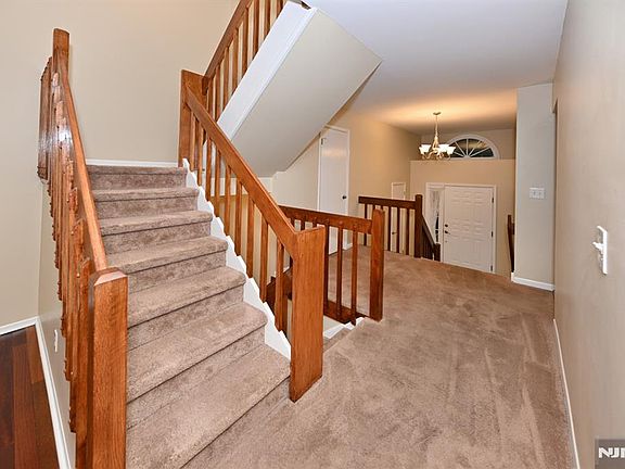 4th image of 6 Erin Way Lincoln Park #404