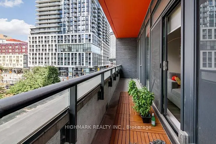 159 Dundas St E #412 — Photo 27