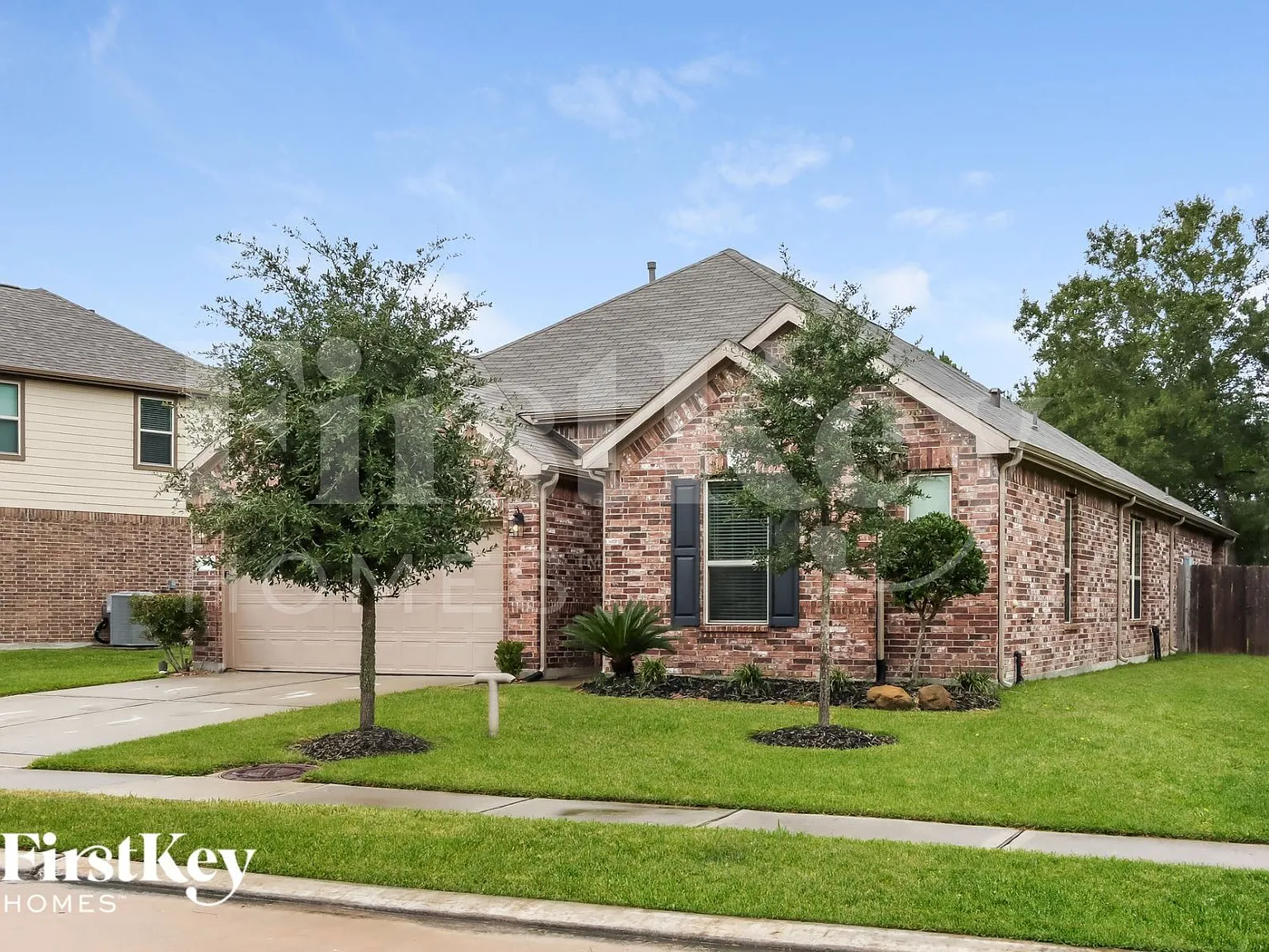 4 bed, 2.0 bath, 2428 sqft, $2,340 — Photo 2