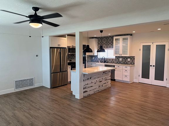 5th image of 319 W Fig St