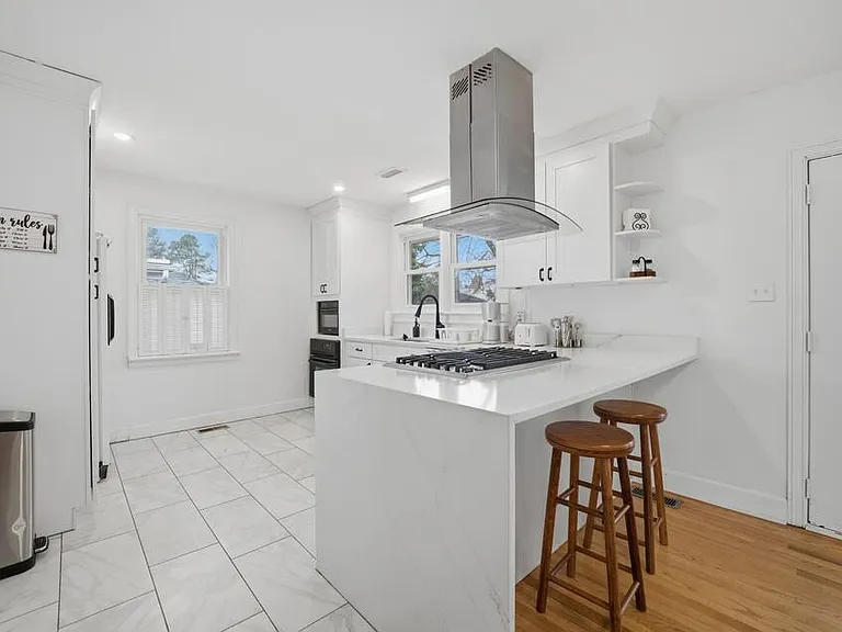 335 E McGinnis Cir — Photo 5