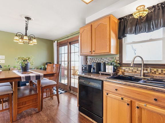 4th image of 32 Rosewood Circle