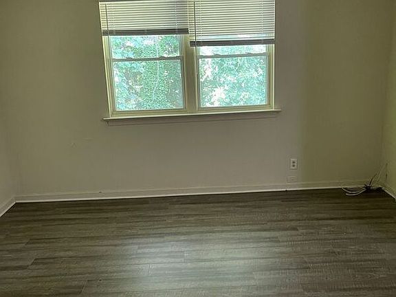 3rd image of 1904 Warren Ave Unit J