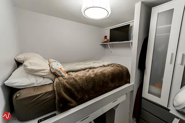 Rented by Wave Real Estate Group | media 33