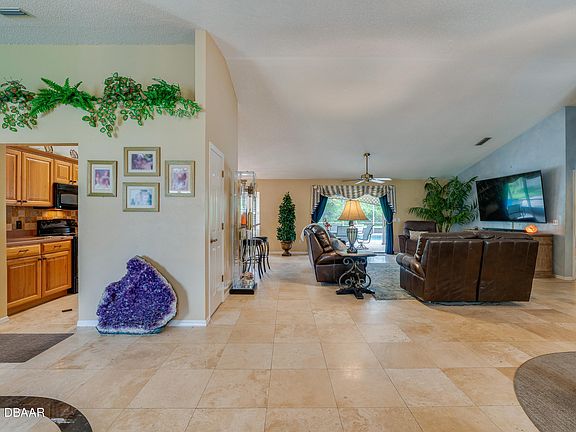 4th image of 4029 N Waterbridge Cir