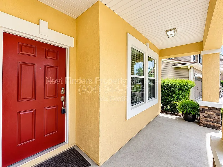 145 Woodfield Ln — Photo 4