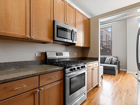 2nd image of 824 W Superior St Unit 306