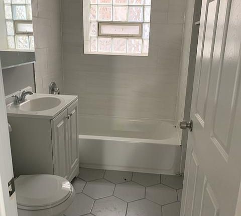 3rd image of 6803 S East End Ave
