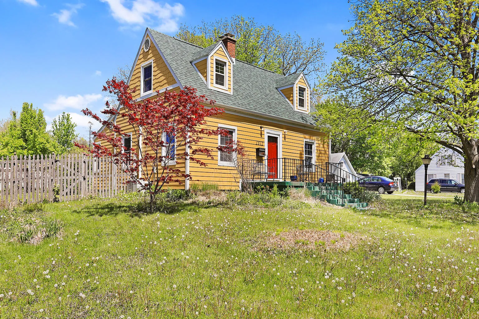 1312 W Green St photo 1