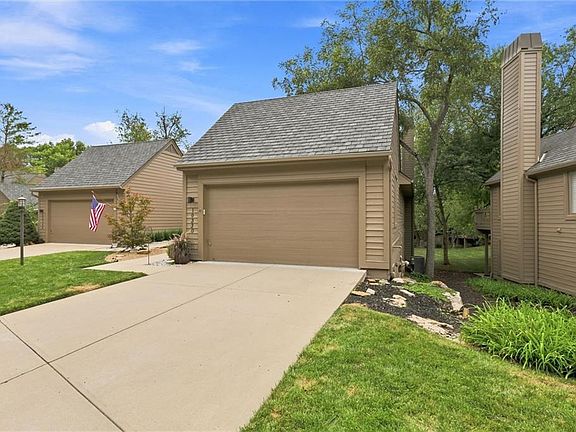 3rd image of 10330 S Clubside Ct