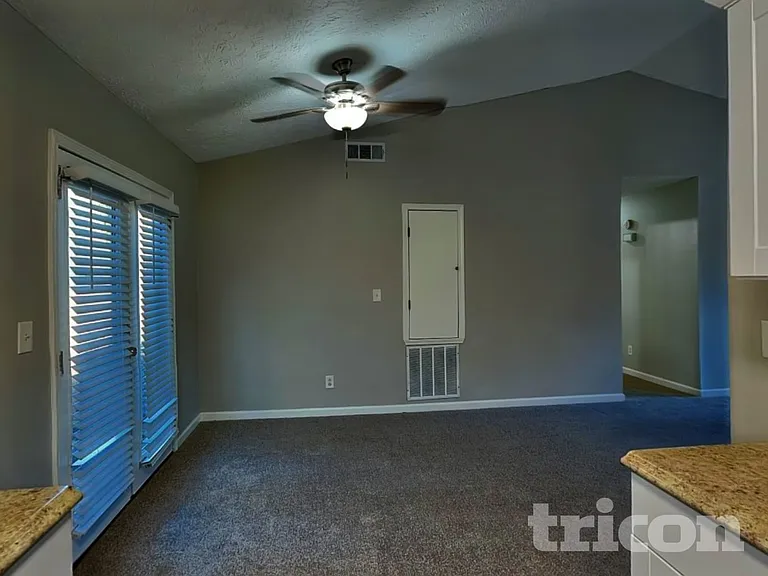 308 Knollwood Ln — Photo 4