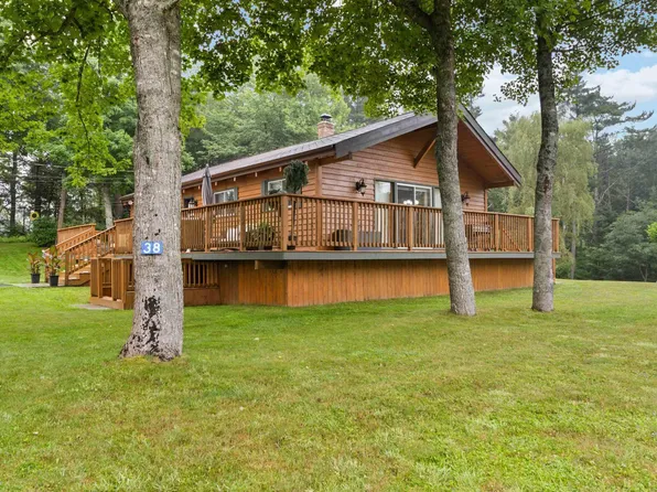 38 School St, Shelburne, NS B0T 1W0