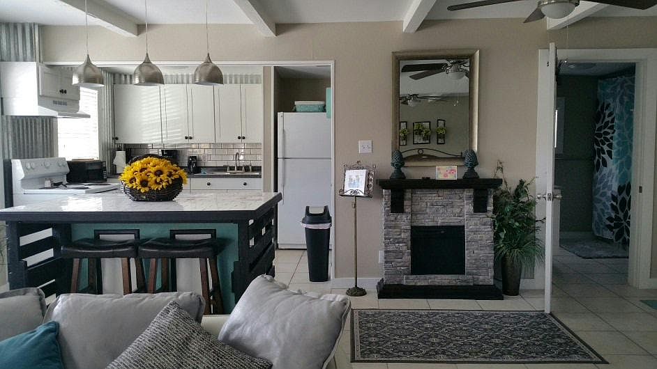 2nd image of 101 W Foster Ave