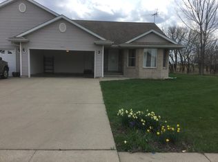 402 Lake Lida Ln, Rochelle, IL 61068