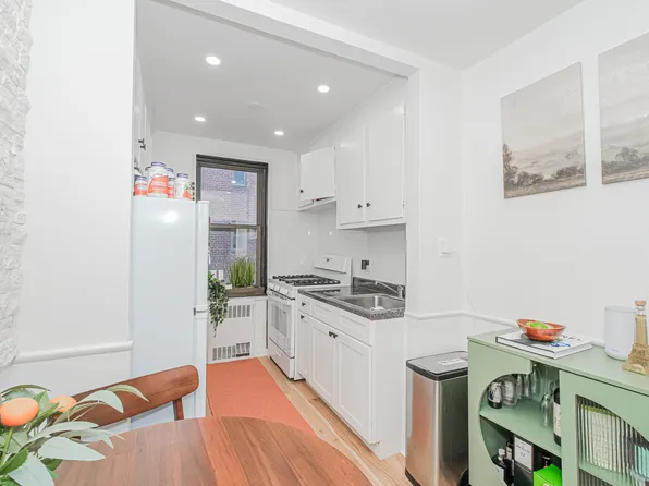 2140 Knapp Street image 12 of 21