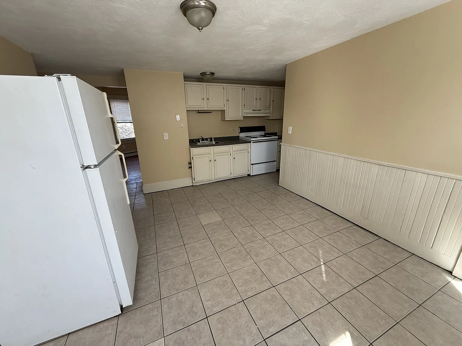 27 Salem Street - 2R — Photo 3
