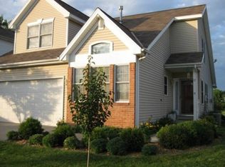 37 Lake Ridge Ct, Bloomington, IL 61701