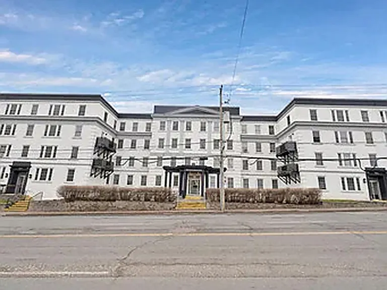 697 Eglinton Ave W — Photo 12