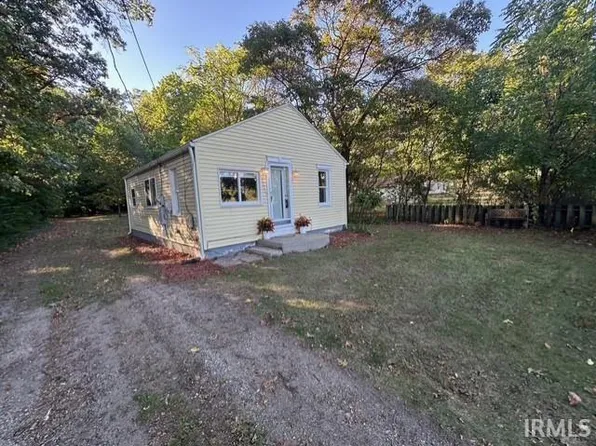 52599 Emmons Rd, South Bend, IN 46637