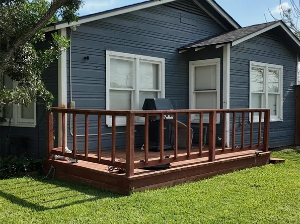 305 Dunn St, Cuero, TX 77954