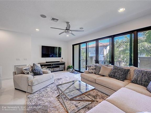 4th image of 637 Windward Cir N #637