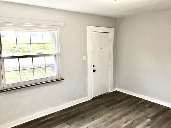 2nd image of 2837 Woodrow Dr #2