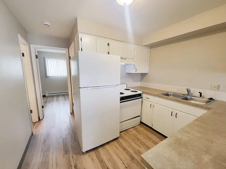 2855 Front 2865 St NE — Photo 47