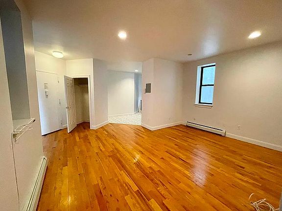 3rd image of 300 W 112th St #4A