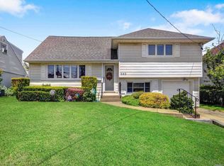 290 Thompson Ave, Oceanside, NY 11572