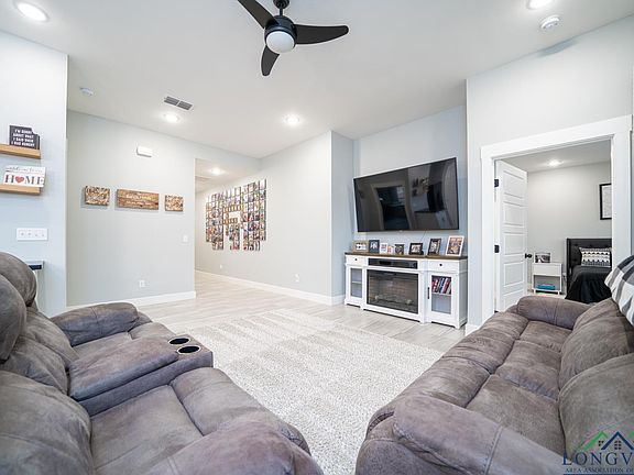 3rd image of 727 Cove Pl
